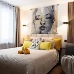 Apartamento Garden & Private Parking With Playground *