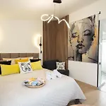 Garden & Private Parking With Playground Apartamento *