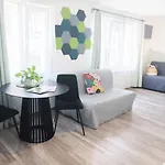 Apartamento Garden & Private Parking With Playground