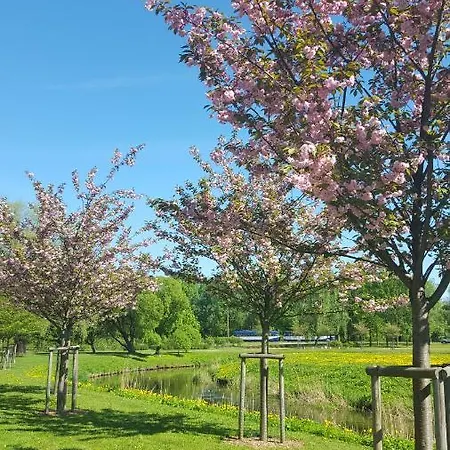 Garden & Private Parking With Playground
