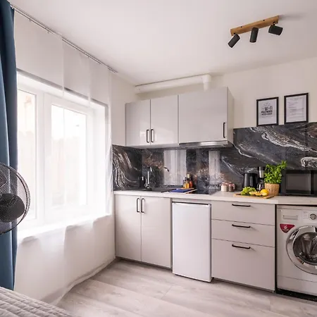 Garden & Private Parking With Playground *