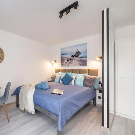 Garden & Private Parking With Playground Daire Riga