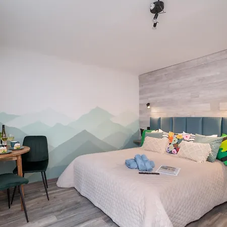 Garden & Private Parking With Playground *