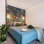 Garden & Private Parking With Playground *