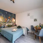 Garden & Private Parking With Playground