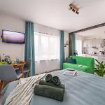 Garden & Private Parking With Playground Riga