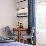 Garden & Private Parking With Playground Apartment