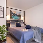 Garden & Private Parking With Playground Apartment *