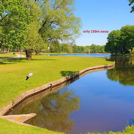 Garden & Private Parking With Playground Apartment *
