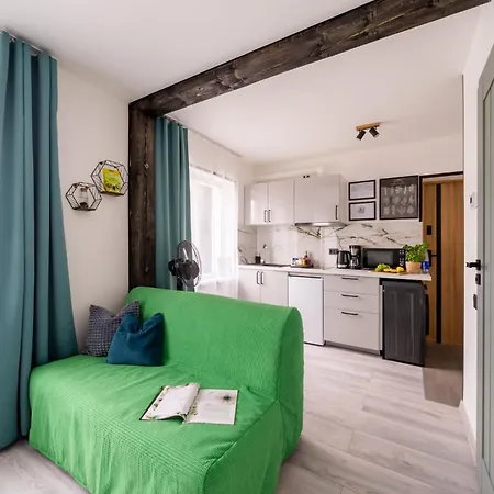 Garden & Private Parking With Playground Apartment