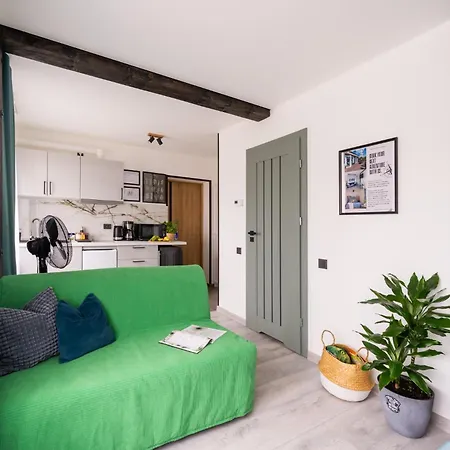 Garden & Private Parking With Playground Apartment *