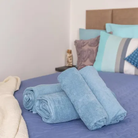 Garden & Private Parking With Playground Διαμέρισμα