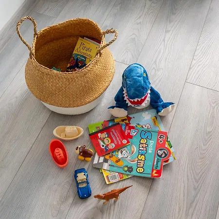 Garden & Private Parking With Playground