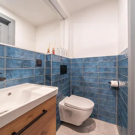 Garden & Private Parking With Playground Διαμέρισμα