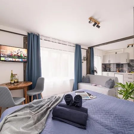 Garden & Private Parking With Playground