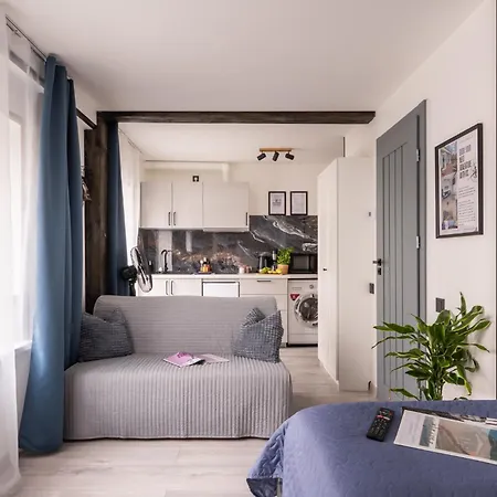 Garden & Private Parking With Playground *