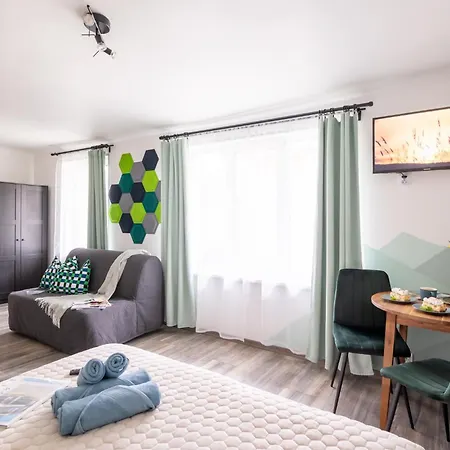Garden & Private Parking With Playground Apartment *