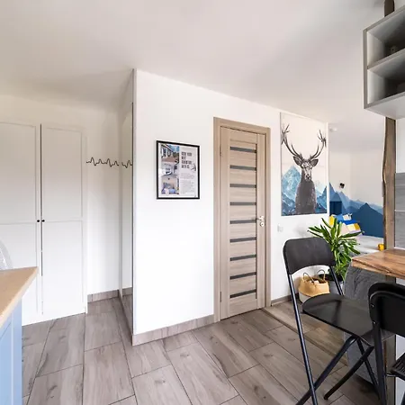 Garden & Private Parking With Playground Apartment *