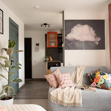 Apartment Garden & Private Parking With Playground
