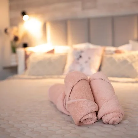 Garden & Private Parking With Playground