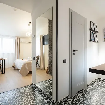 Garden & Private Parking With Playground