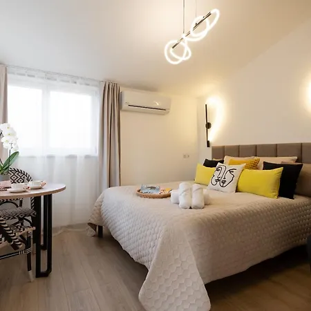 Garden & Private Parking With Playground Apartment Riga