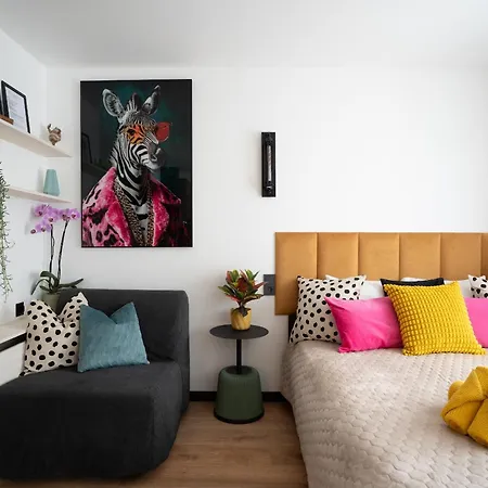 Garden & Private Parking With Playground Apartament Ryga