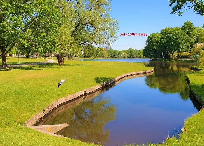 Garden & Private Parking With Playground Apartment *