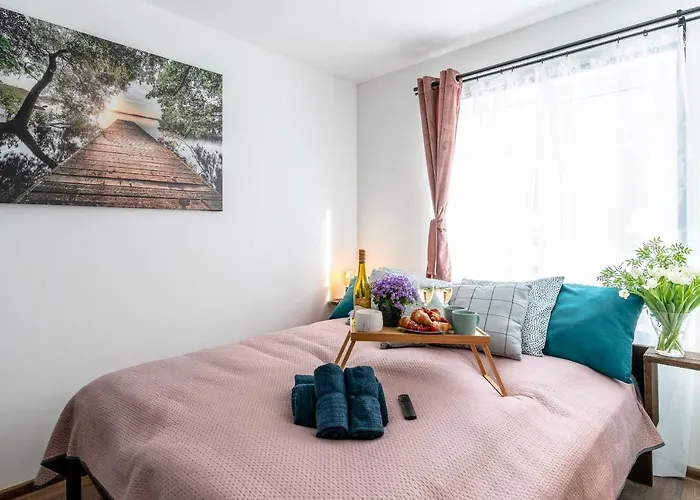 Garden & Private Parking With Playground Apartment