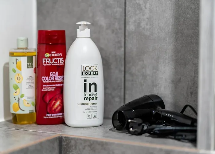 Garden & Private Parking With Playground Apartment