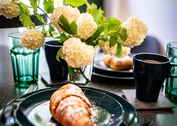 Garden & Private Parking With Playground Apartment *