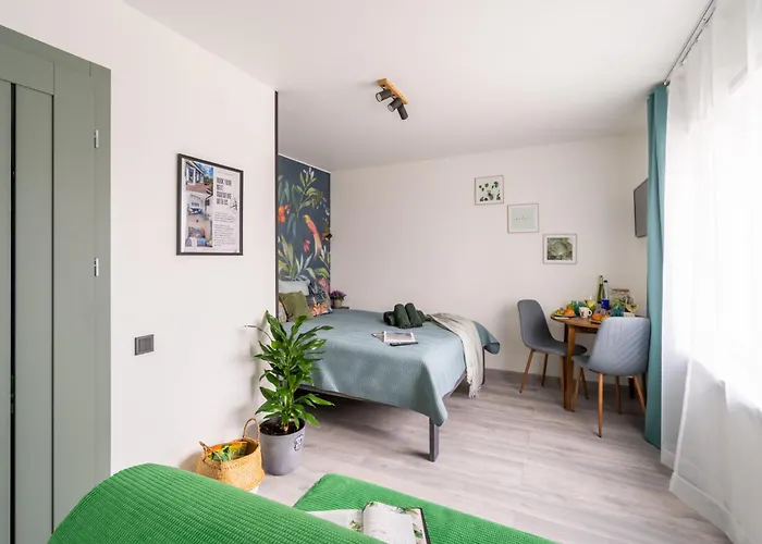 Garden & Private Parking With Playground Apartment *