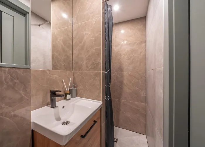 Apartment Garden & Private Parking With Playground