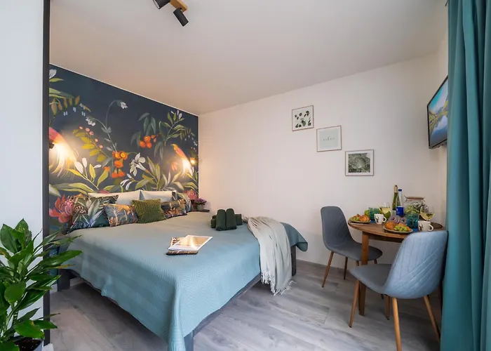 Garden & Private Parking With Playground