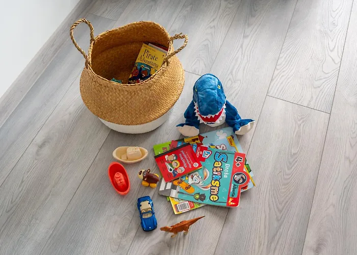 Garden & Private Parking With Playground