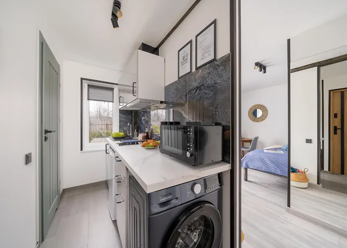 Garden & Private Parking With Playground Apartment