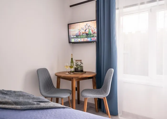 Garden & Private Parking With Playground Apartament