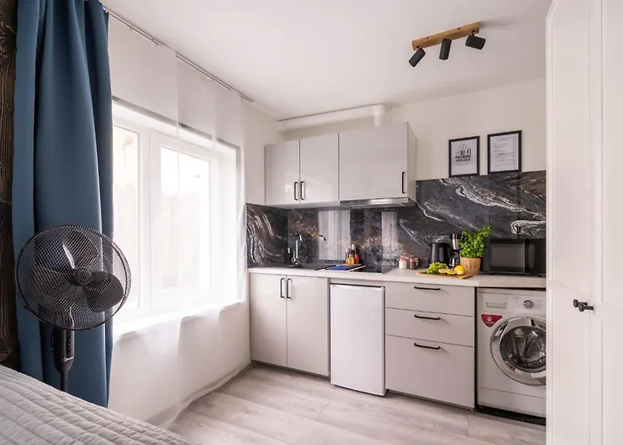 Garden & Private Parking With Playground *