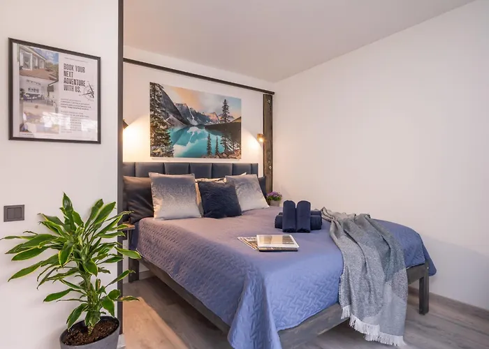 Garden & Private Parking With Playground Apartment *