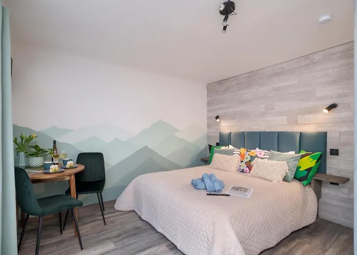 Garden & Private Parking With Playground *