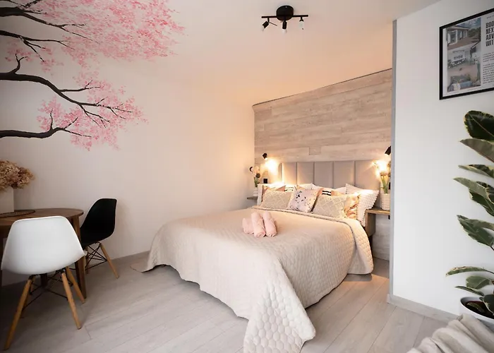 Garden & Private Parking With Playground Apartment *