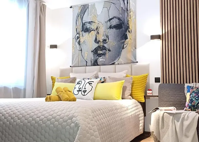 Garden & Private Parking With Playground *