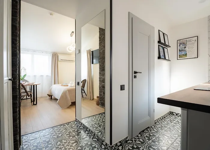 Garden & Private Parking With Playground