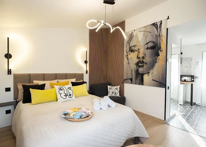 Garden & Private Parking With Playground Apartament *