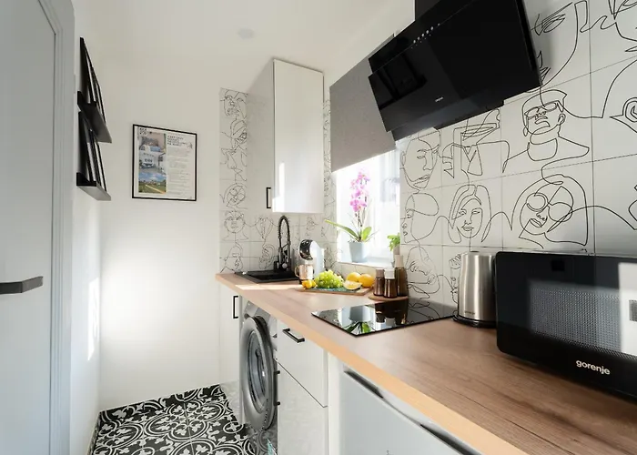 Garden & Private Parking With Playground *