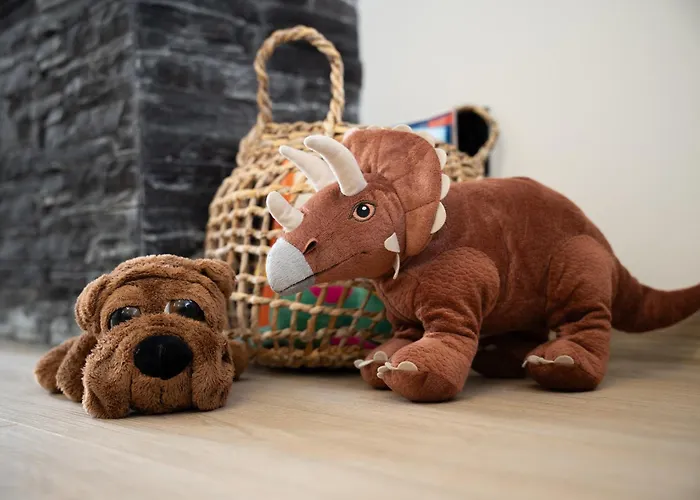 Garden & Private Parking With Playground Apartment