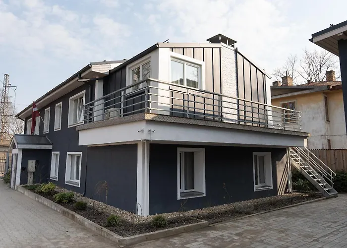 Garden & Private Parking With Playground Apartament *