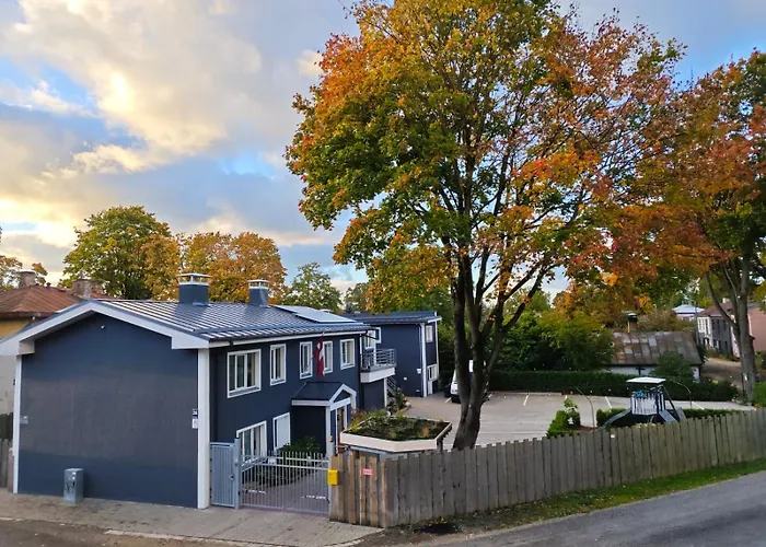 Garden & Private Parking With Playground Apartament *