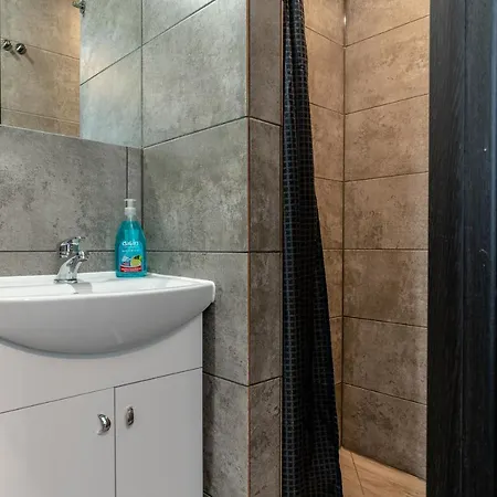 Garden & Private Parking With Playground Апартаменты *