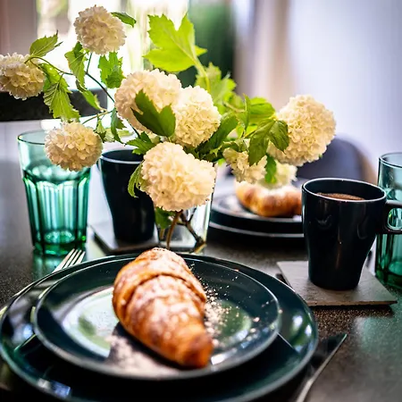 Garden & Private Parking With Playground Апартаменты *